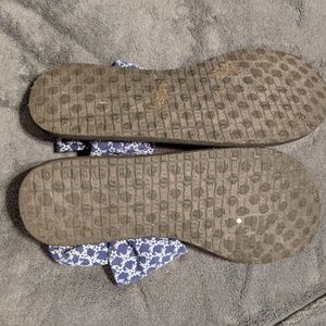 Sanuk Shoes - 2 pairs Sanuk yoga mat sandals size 7 Sanuk Shoes - 2 pairs Sanuk yoga mat sandals size 7